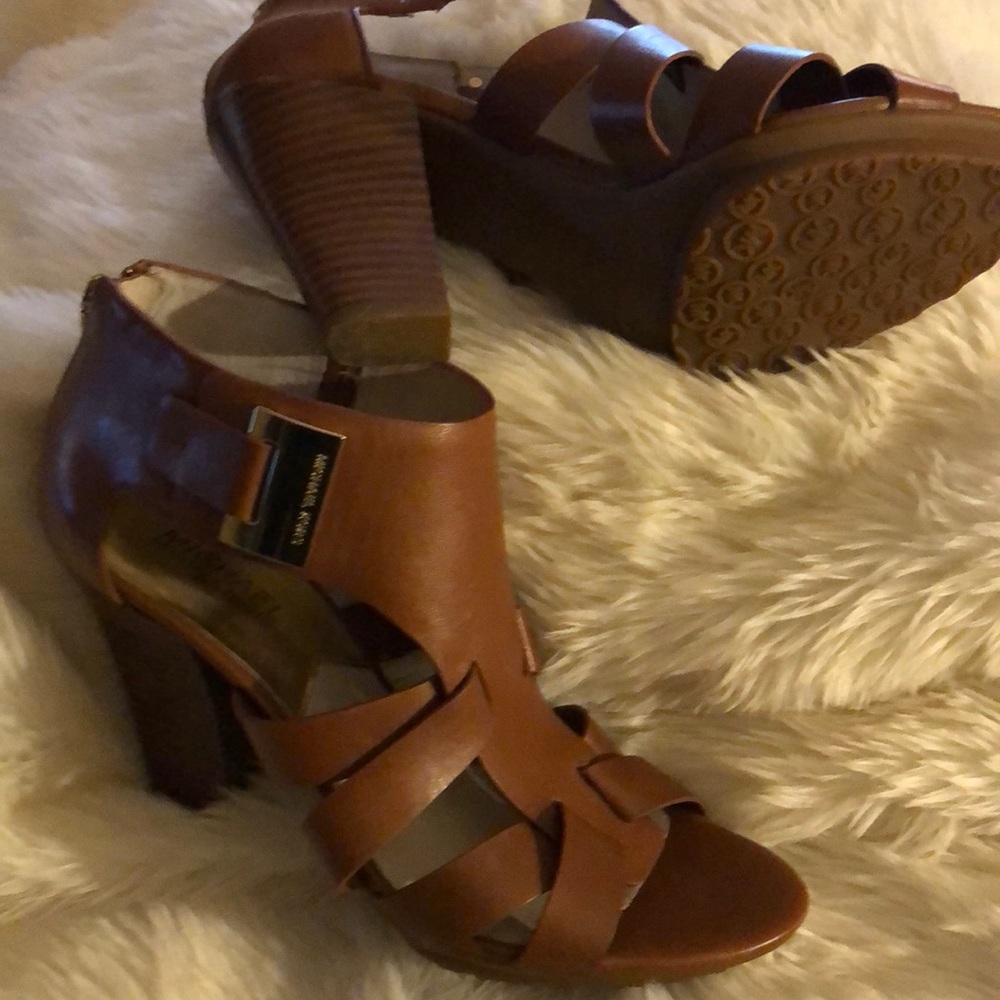 Shoes - Picture 5 of 8